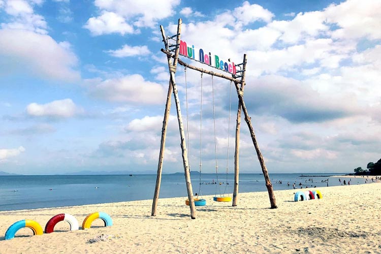 La plage de sable blanc et fin est également un point notable de la plage de Mui Nai