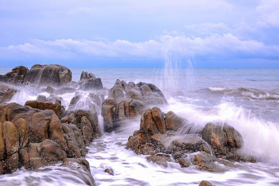 Les touristes choisissent souvent de décembre à mars pour se rendre à la plage de Phuoc Hai