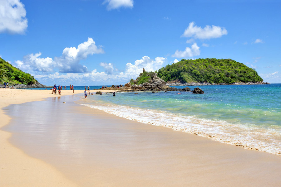 Les activités sur la plage de Rawai sont très diverses