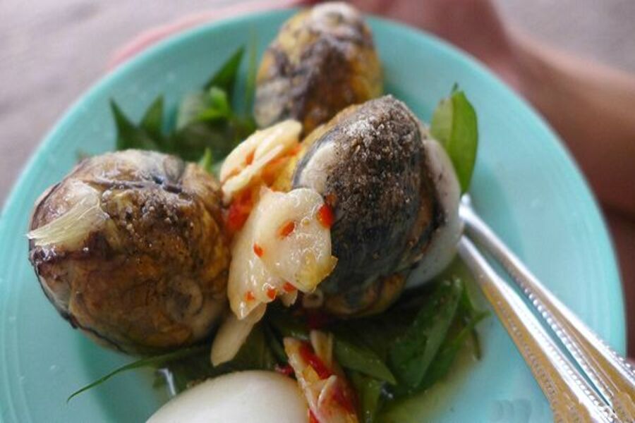 Œufs de canard fécondés est l'un des plats bizarres au Cambodge qui met vraiment à l’épreuve les limites gastronomiques de chacun
