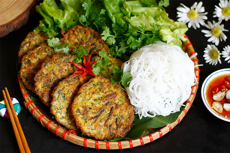 Cha Ruoi est l'un des plats bizarres au Vietnam