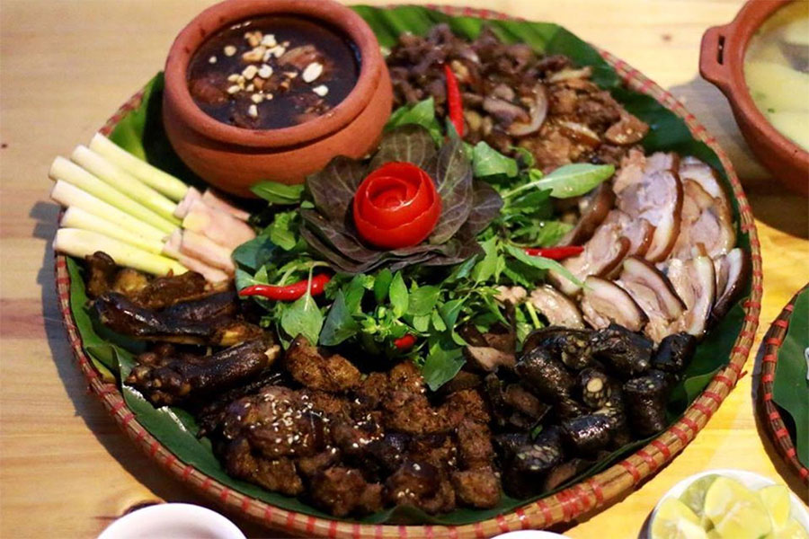 Viande de chien est l'un des plats bizarres au Vietnam