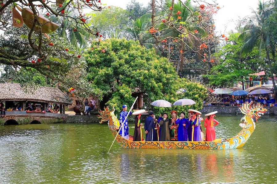 Une autre fête incontournable au printemps à Hanoi est la fête de la pagode de Thay
