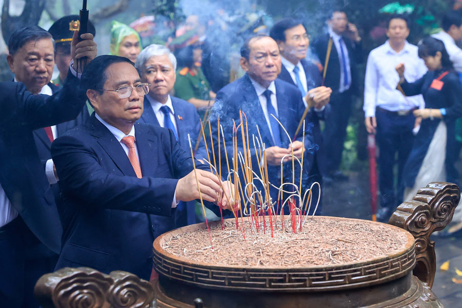 La cérémonie d’offrande d’encens (Lễ dâng hương)