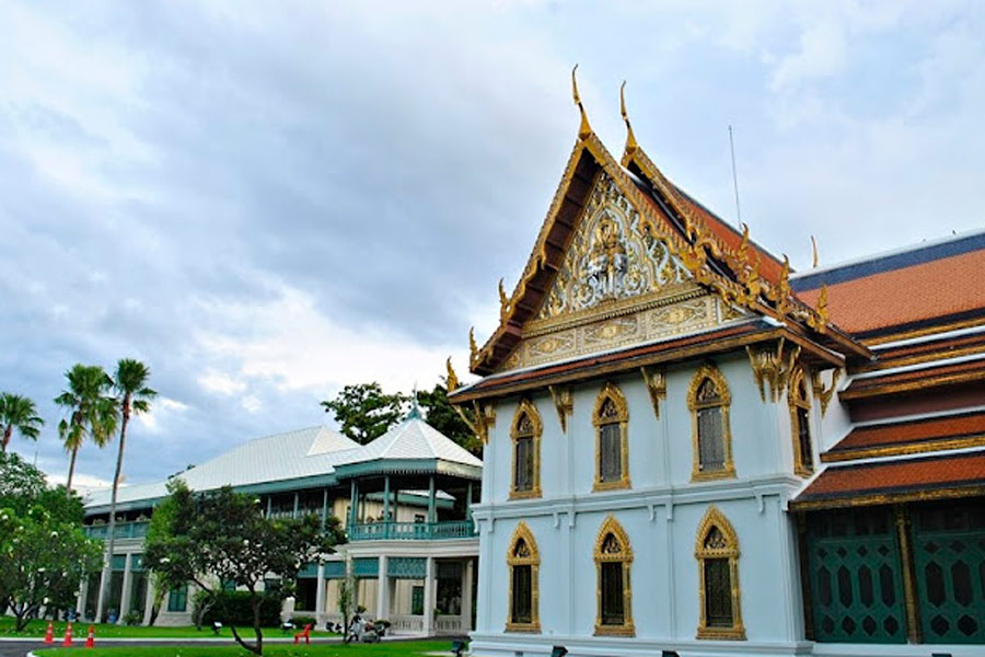 Le palais Sanam Chandra est très grand avec de nombreuses résidences différentes