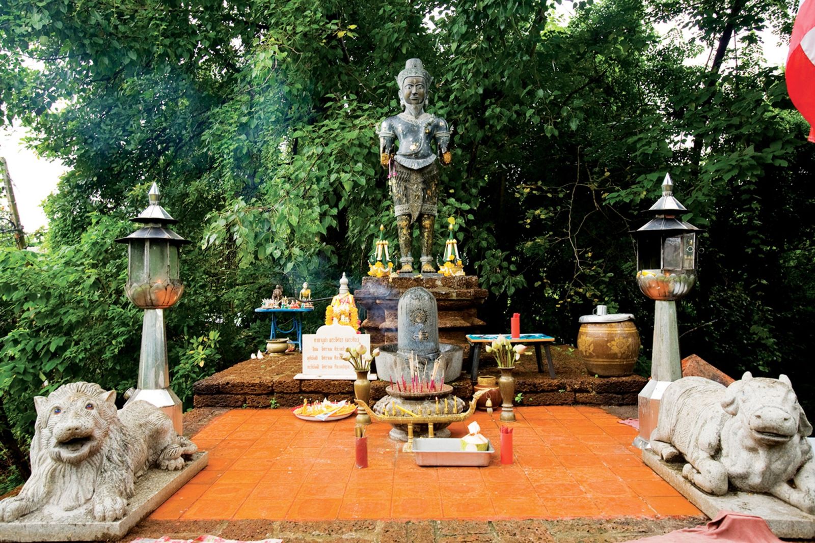 Sanctuaire de Shiva dans le parc historique de Kamphaeng Phet
