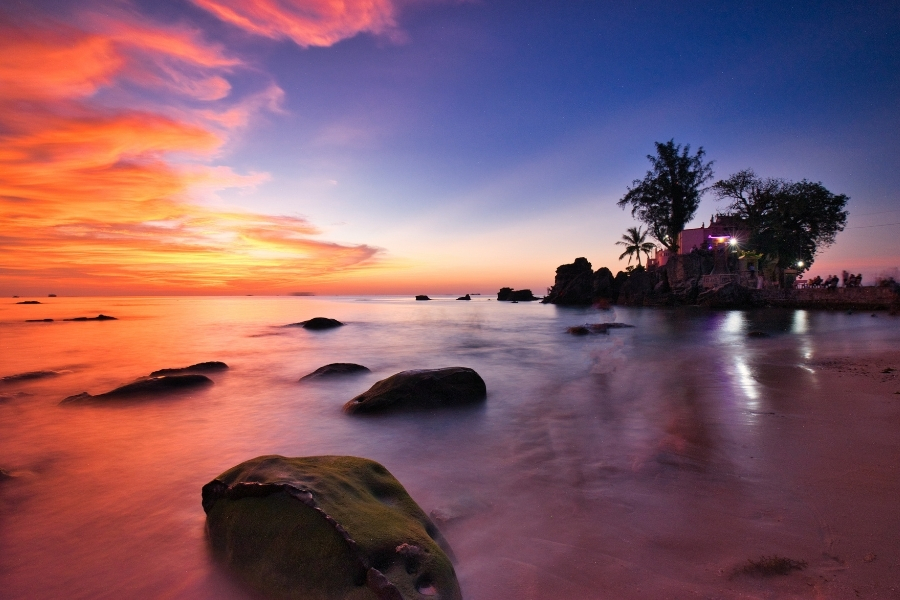 Coucher de soleil romantique pour clôturer votre séjour balnéaire Vietnam.