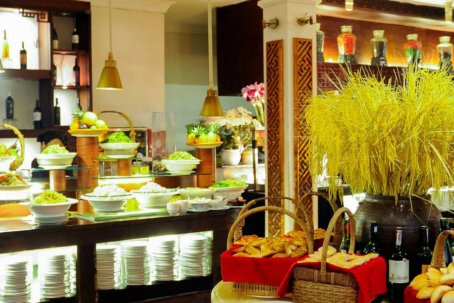 Buffet Sen Tay Ho est célèbre pour sa variété de spécialités vietnamiennes et sa cuisine de qualité.