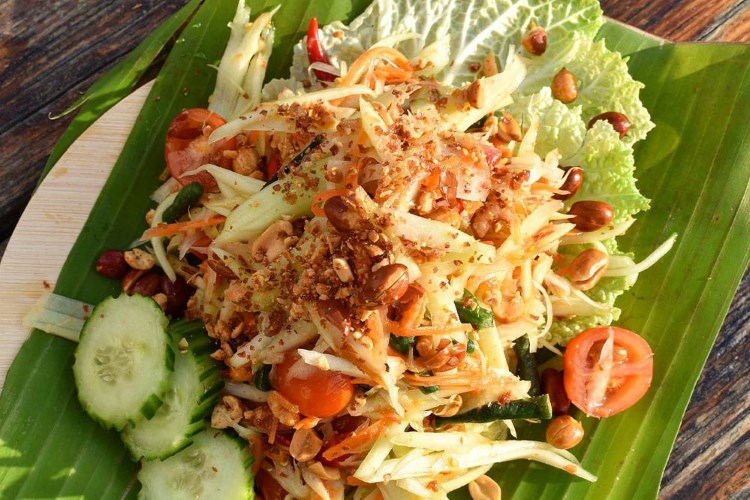 Som Tam - le plats typique au marché nocturne de Khon Kaen