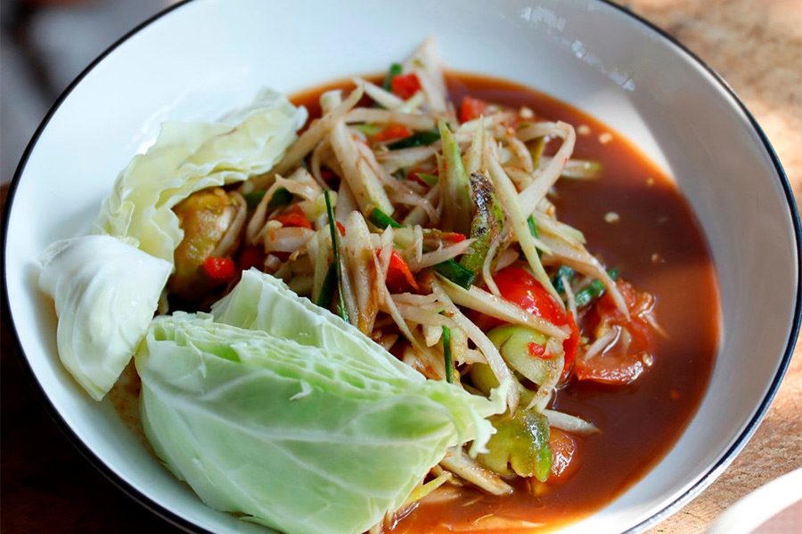 Il faut absolument essayer le Som Tum lors d'un voyage en Thaïlande