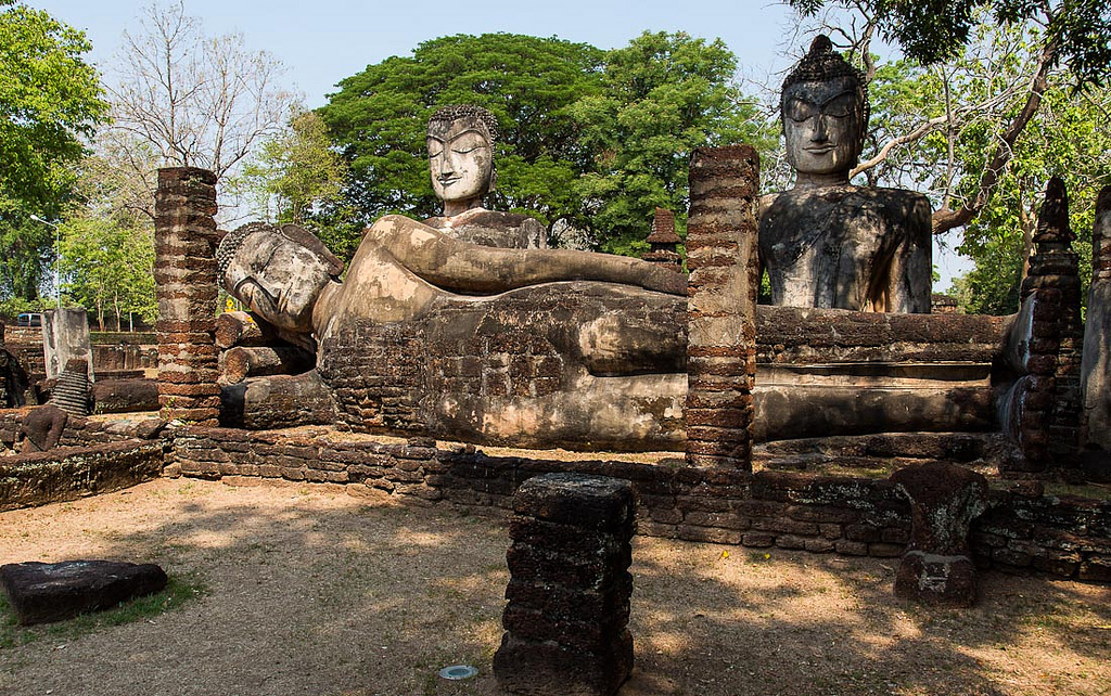 statue de Bouddha couché