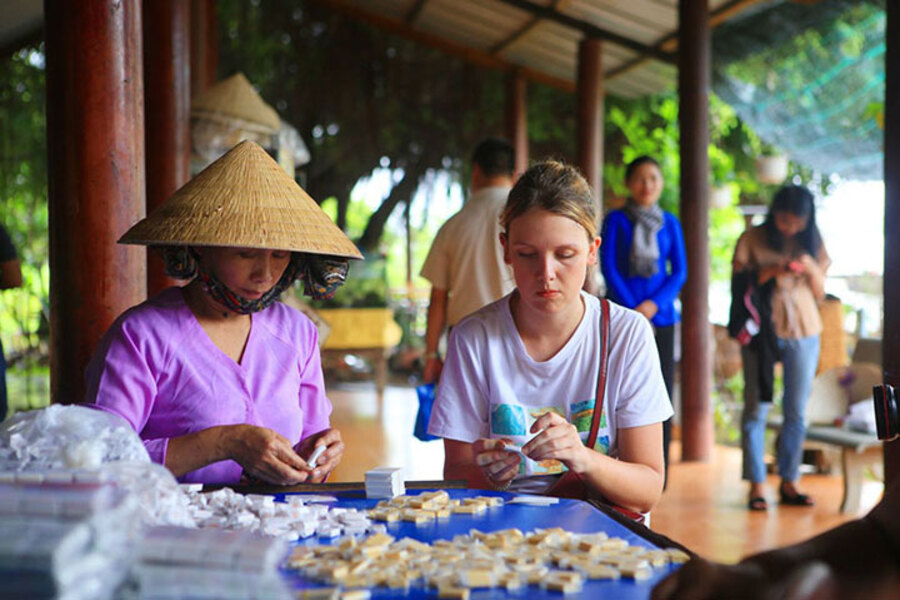La visite d’ateliers de bonbons à la noix de coco est l’une des activités au sud du Vietnam les plus savoureuses 