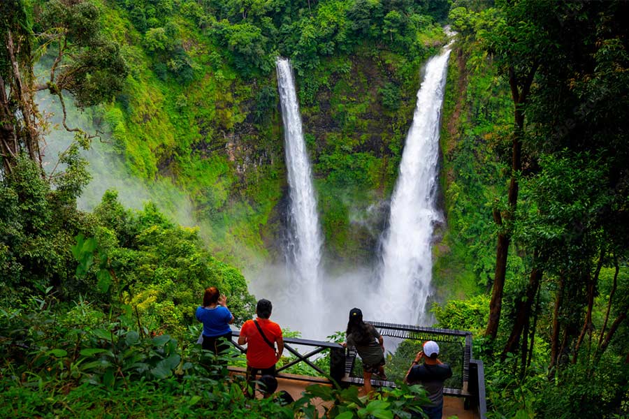 Vue panoramique sur la cascade de Tad Fane, Paksong