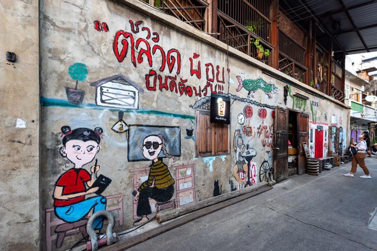 De nombreuses peintures murales sont peintes à Talat Noi Street Art à bangkok