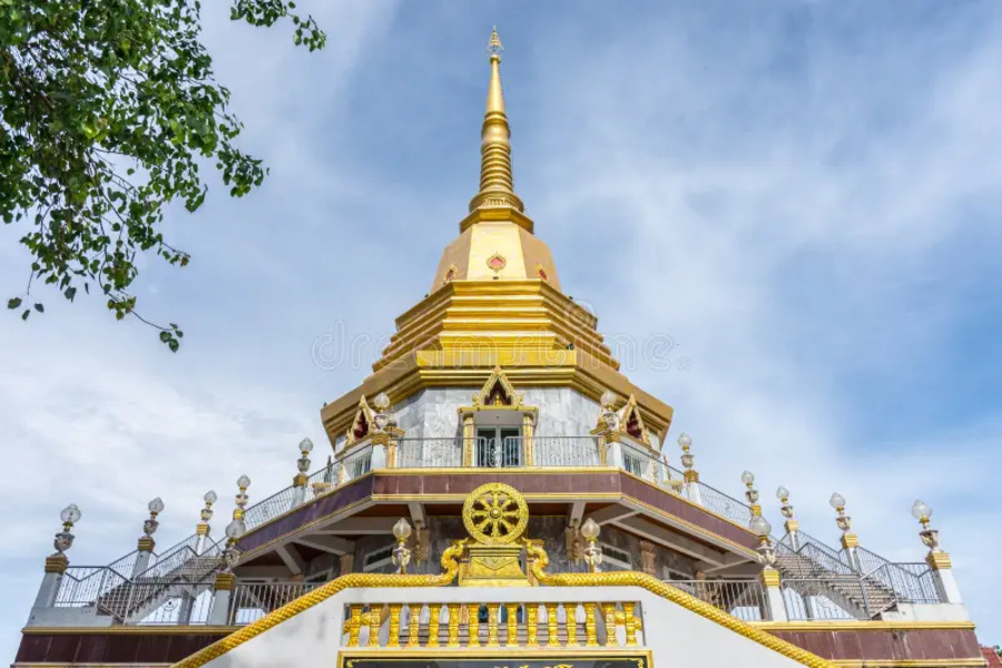 Wat Nakaram est un temple à Phuket où la vie spirituelle se mêle au quotidien