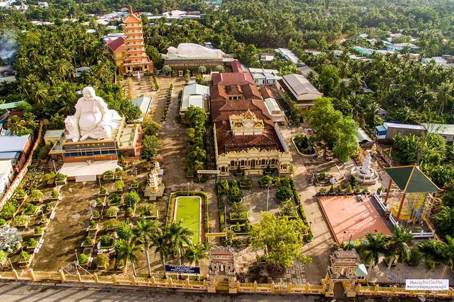 Vue panoramique du temple de Vinh Trang