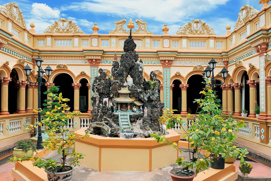 La beauté mêlant tradition et modernité du temple de Vinh Trang