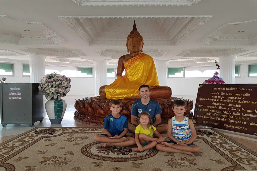  Ayutthaya est idéale pour une journée culturelle lors d’un voyage en Thaïlande avec des enfants.