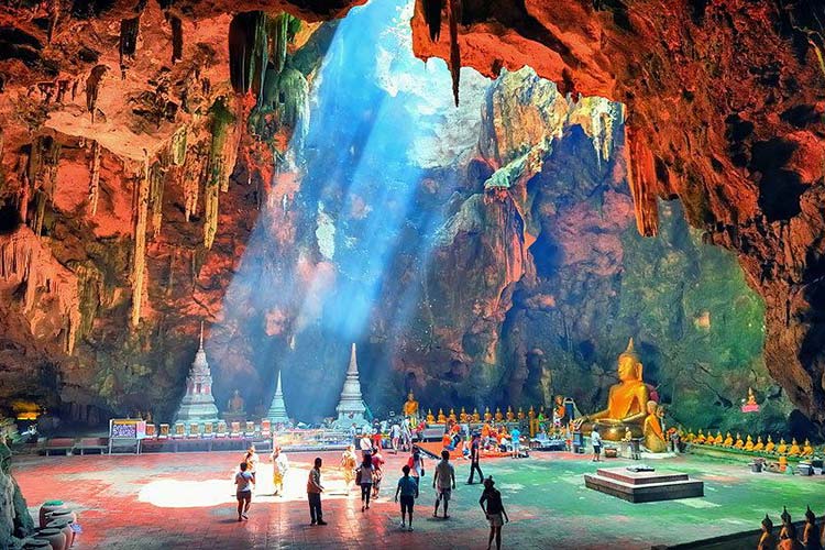 Il est aussi un classique de la sculpture traditionnelle thaïlandaise