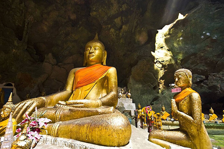 un rôle important dans le voyage révérencieux et religieux du peuple thaïlandais pendant des siècles.
