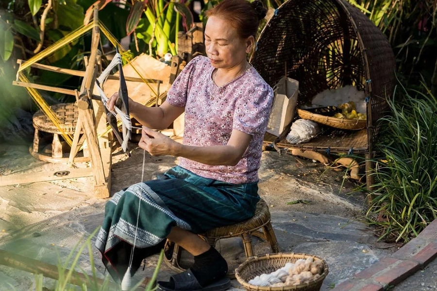 Près de Luang Prabang se trouve un village où l'on pratique le tissage traditionnel du brocart