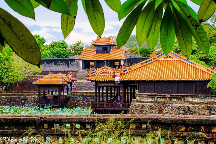 Le paysage poétique de l'étang de lotus au lac Luu Khiem