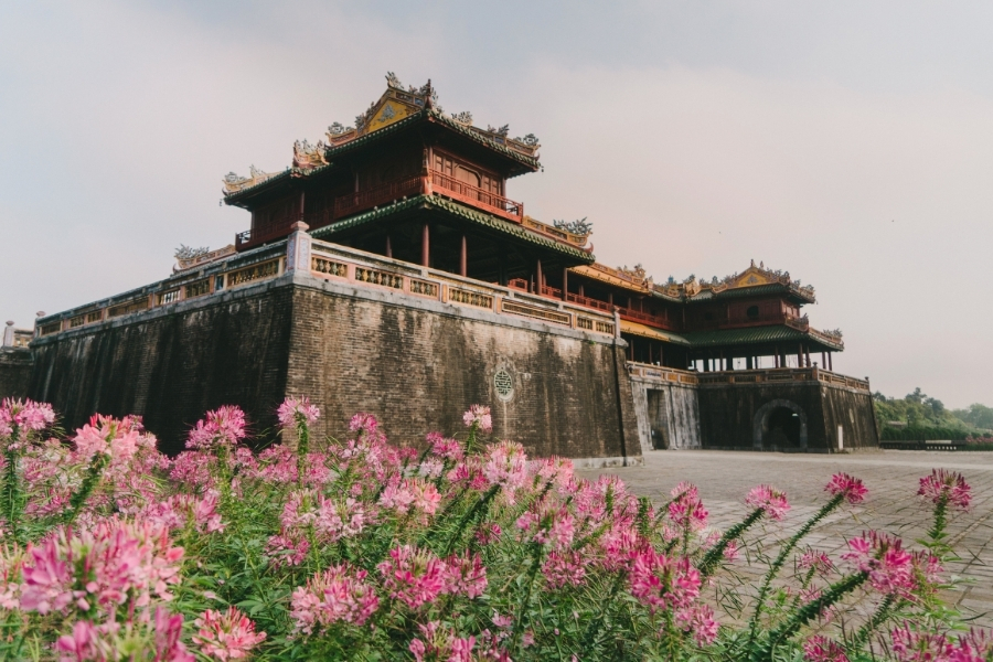architecture traditionnelle du tombeau imperial a hue