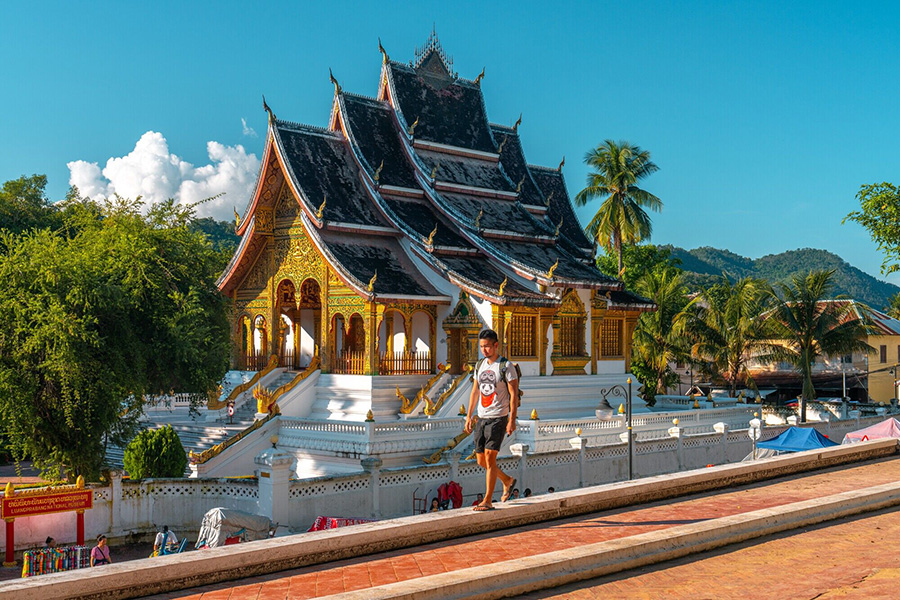 Luang Prabang séduit par ses temples majestueux et sa cérémonie matinale des moines