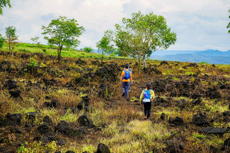 Trekking à la grotte volcanique de Chu Bluk
