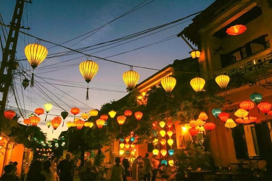 Ambiance festive de la Fête de la Mi-Automne à Hoi An
