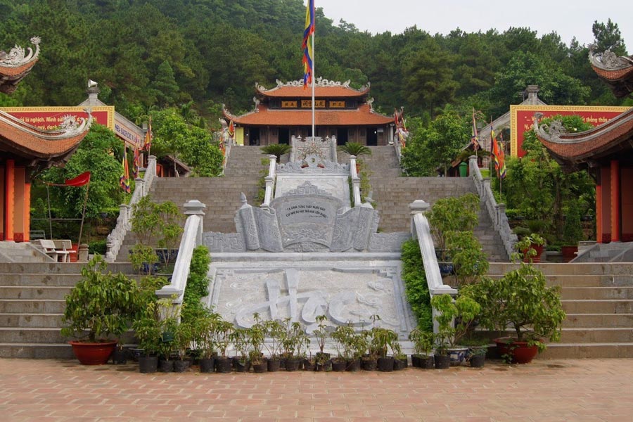 Temple de Nguyen Trai au vestige historique de Con Son - Kiep Bac