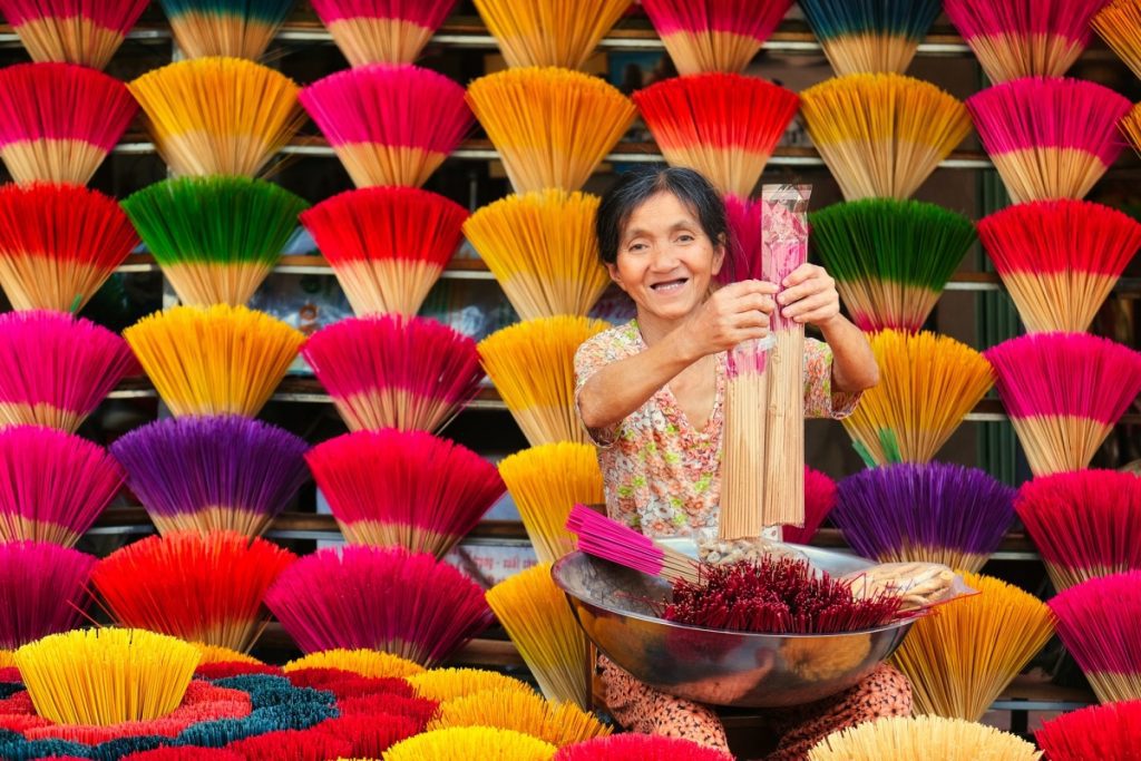 Village de l'encens de Thuy Xuan est l'une des les villages artisanaux de Hué.