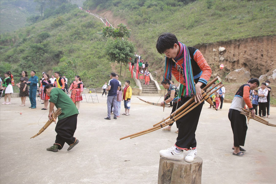 Immersion dans la culture locale du village de Hong Ngai : découverte des traditions des Hmong, Dao et Hà Nhì
