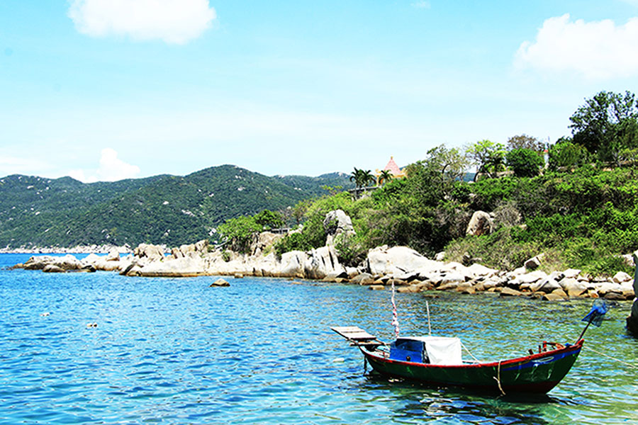 Khai Luong, havre de paix entre mer turquoise et collines verdoyantes