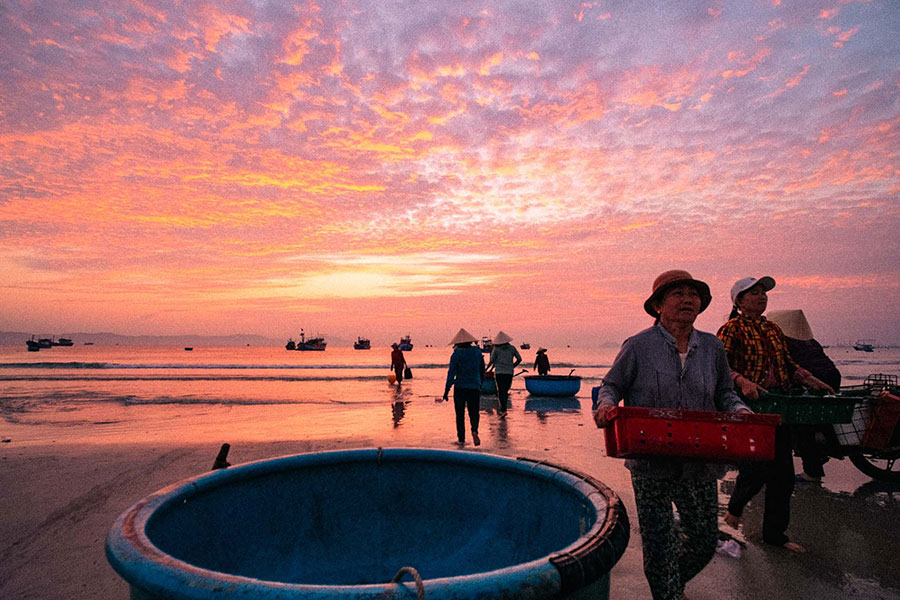 Aube vibrante à village des pêcheurs Ninh Thuy