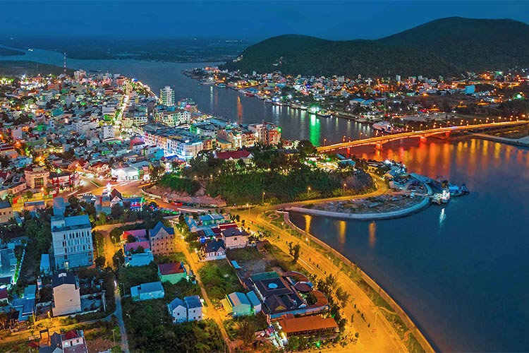Ha Tien est une ville côtière partageant une frontière avec le Cambodge