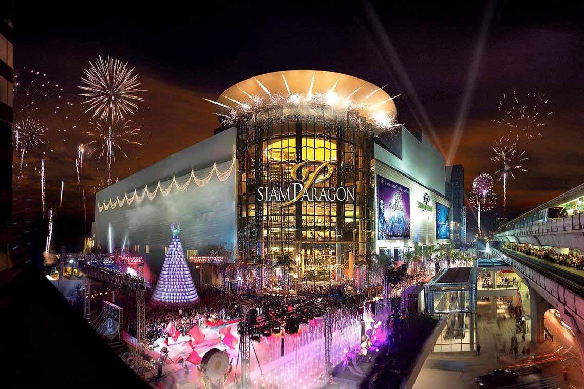 Situé au cœur du quartier le plus animé de Bangkok, Siam Paragon est un incontournable pour les amateurs de shopping et de gastronomie