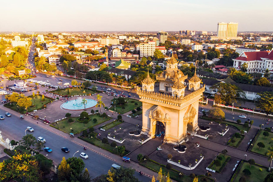 visiter Vientiane permet de découvrir une capitale à taille humaine, où la sérénité prime sur le tumulte