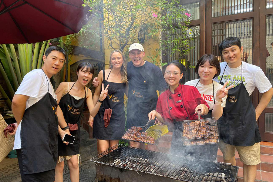 Un cours de cuisine : un moment de partage en famille et de découverte des saveurs de Hanoï