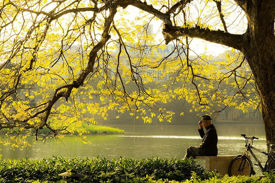 La beauté poétique du lac Hoan Kiem sous le soleil d’automne à Hanoï