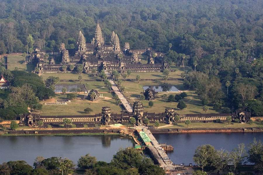 Explorer lors de la deuxième journée de l'itinéraire Cambodge une semaine 