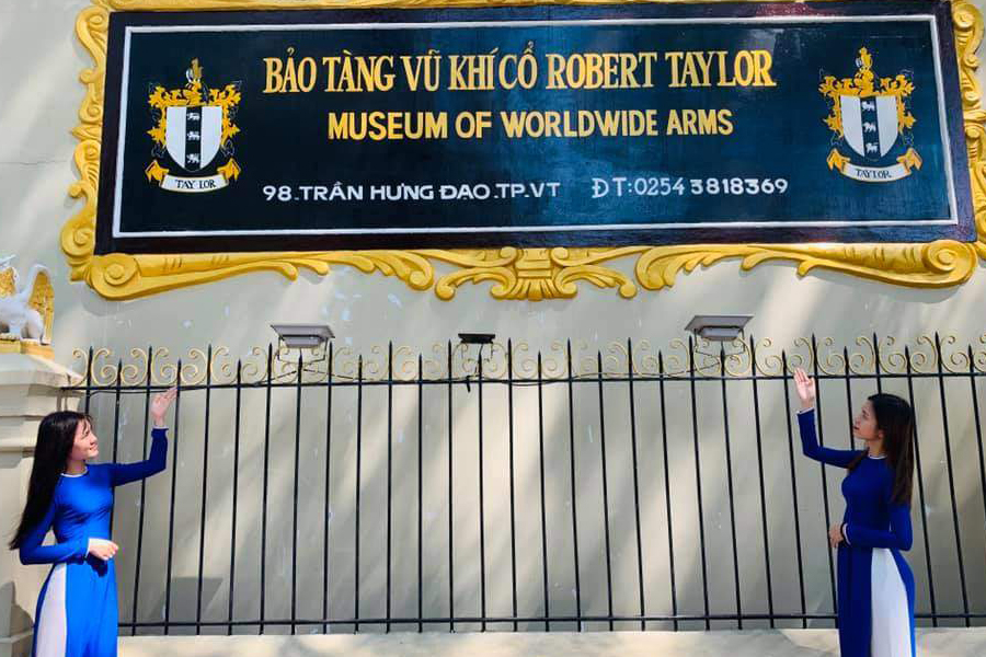 Musée des armes anciennes Robert Taylor