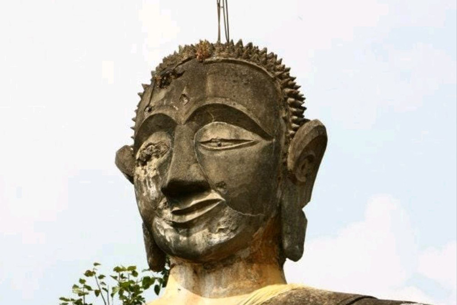 La tête de la statue à Wat Phia Wat n'a plus guéri avec le temps