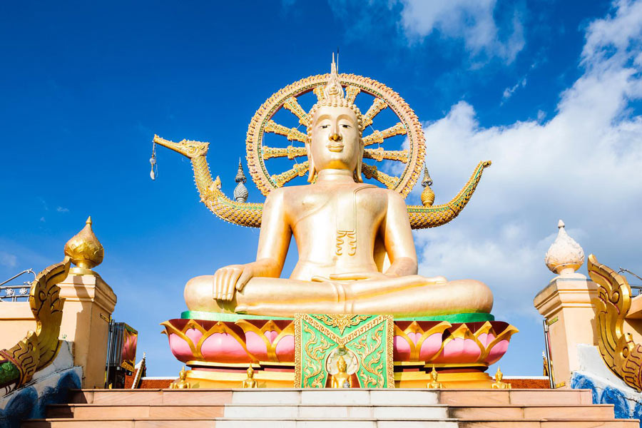L'emblématique statue de Bouddha géant de Surat Thani