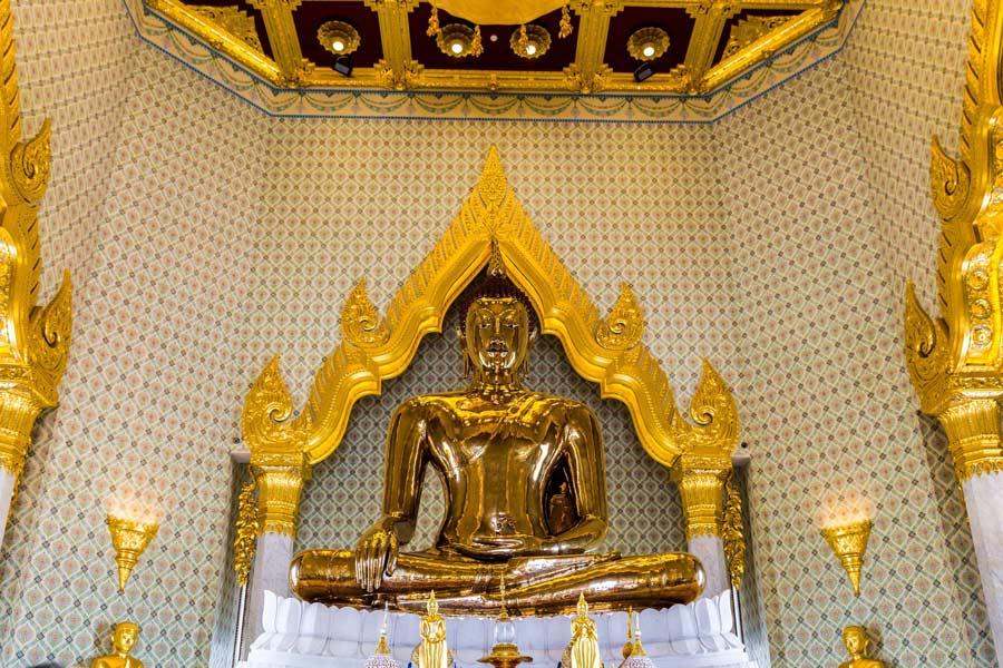 Statue célèbre de Bouddha d'or en Thaïlande
