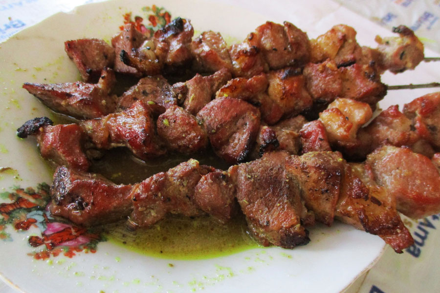 Le plat des morceaux de viande délicieux d'Yogyakarta