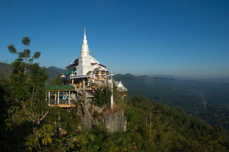 Le chedi du Wat Phra Phutthabat Pha Nam à Lamphun