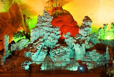 Phong Nha – Dong Hoi (B, L, D) ~ 60km