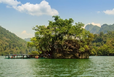 Hanoi - Ba Be (L, D) ~240 km