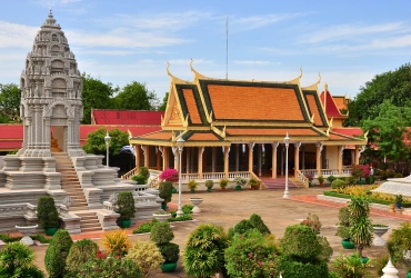Siem Reap – Phnom Penh (B/-/-)